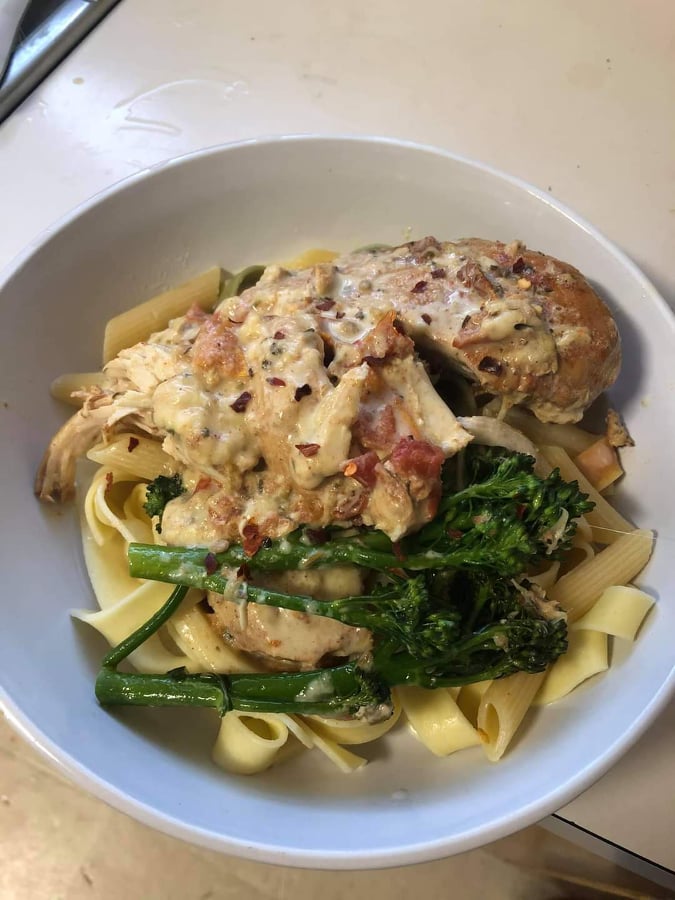 Slow cooker Tuscan Chicken with Broccolini and Sundries Tomatoes 