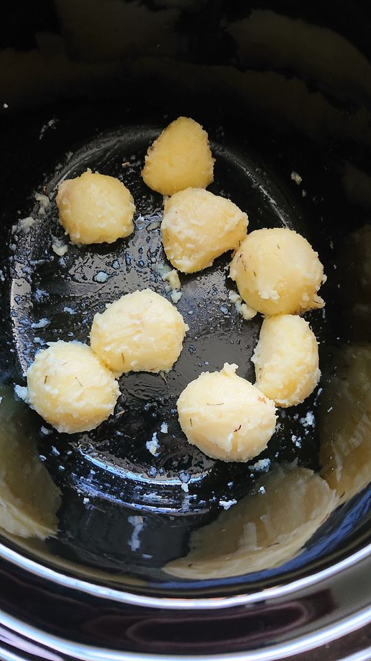 Roast Potatoes in the Slow Cooker 