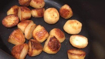 Slow Cooker Roast potatoes