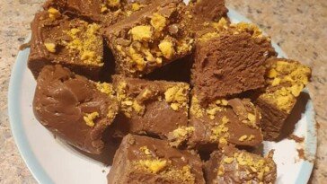 Slow Cooker Crunchie Fudge