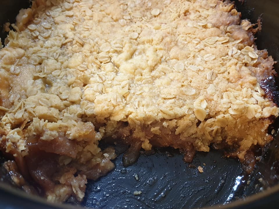 Slow cooker apple crumble