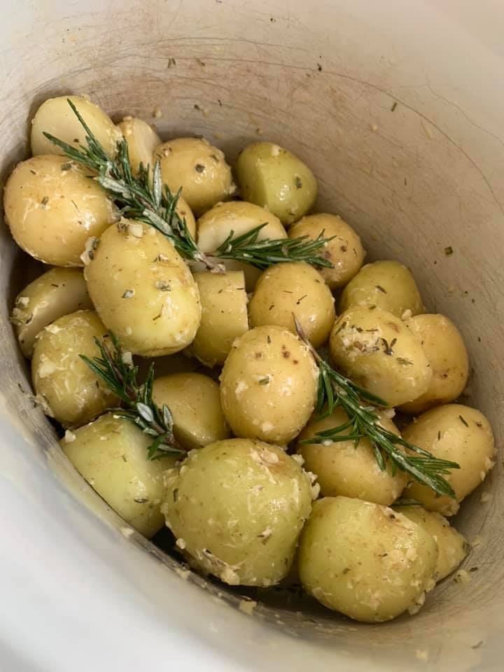 Slow cooker garlic and herb cocktail potatoes