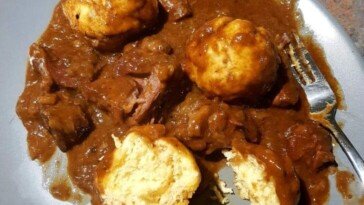 Slow cooker Braised Steak & Onion with Dumplings