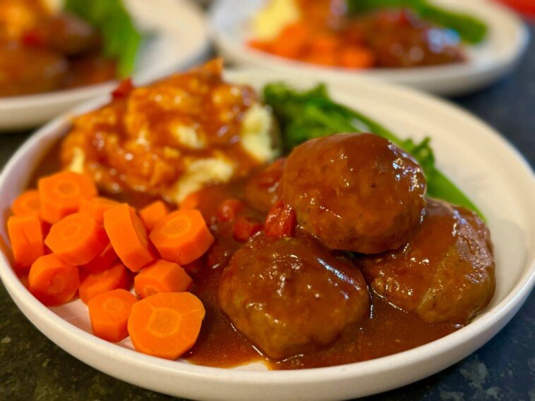 Beef Patties in Tomato Sauce