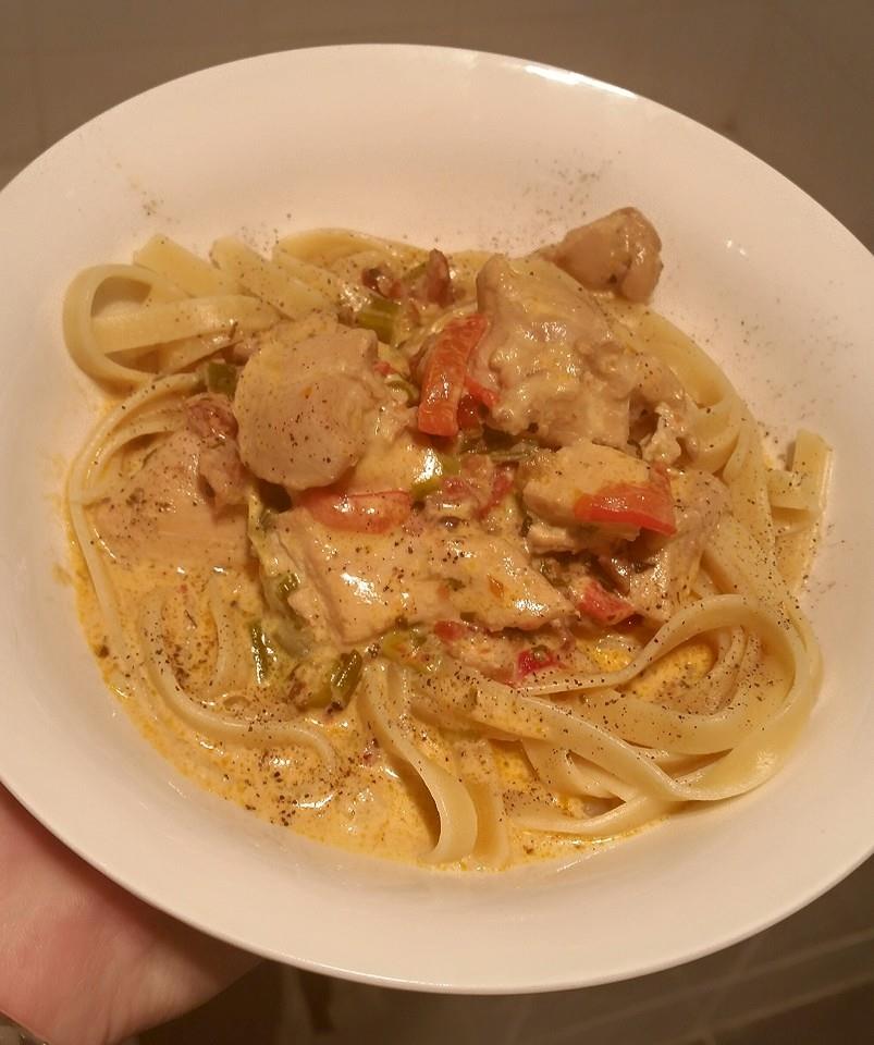 Chicken & Sun-dried Tomato Fettuccine