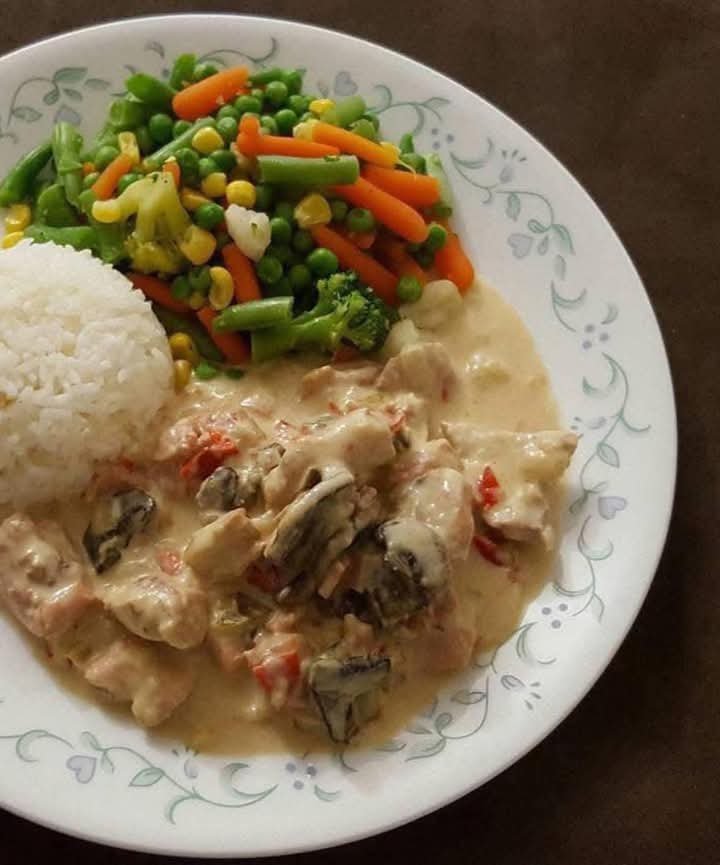 Slow Cooker Creamy Garlic Chicken & Philly Cheese