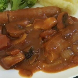 Slow Cooker Sausages in Gravy